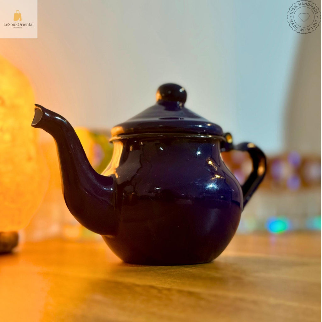 Théière orientale de métal émaillé